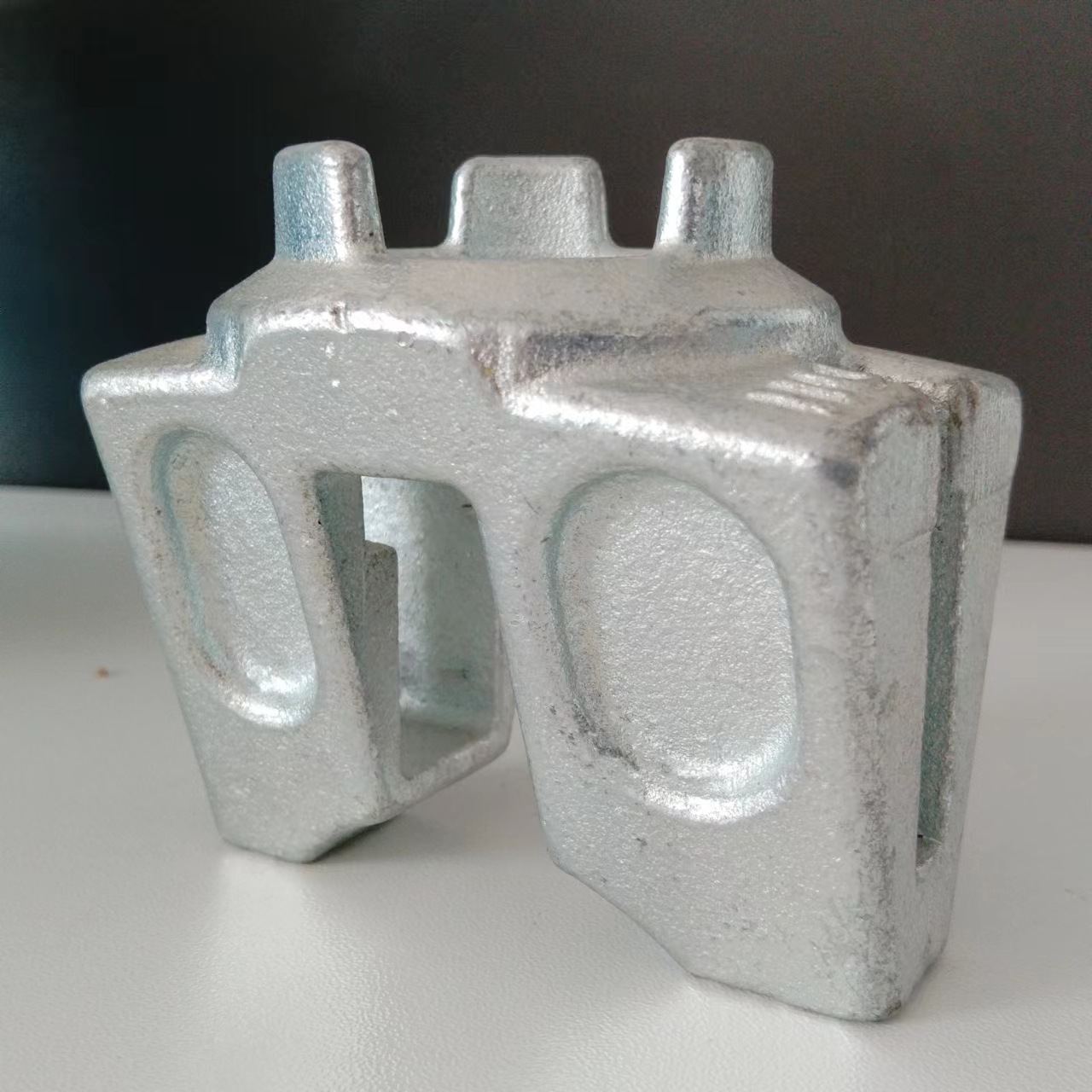 工厂直供 建筑脚手架配件圆盘盘扣式精铸直锁 覆膜砂锁头出口专供