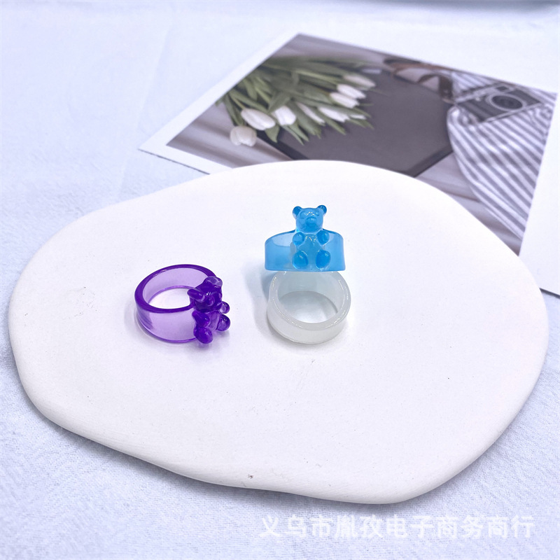 INS estilo europeo y americano Venta caliente colorido dibujos animados tridimensional resina personalidad oso anillo transparente creativo diversión conjunta anillo