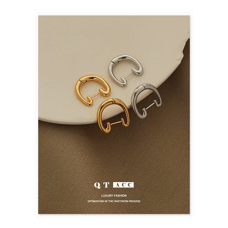 Latón chapado 18K oro real europeo y americano ins estilo simple todo fósforo elegante cercanías pendientes de diseño en forma de U pendientes para mujeres