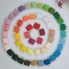 十字の糸の50色の線の板の多色のDIYの手の刺繍のおもちゃの手は靴のマットの巻線の線の板の部品のツールを作ります。