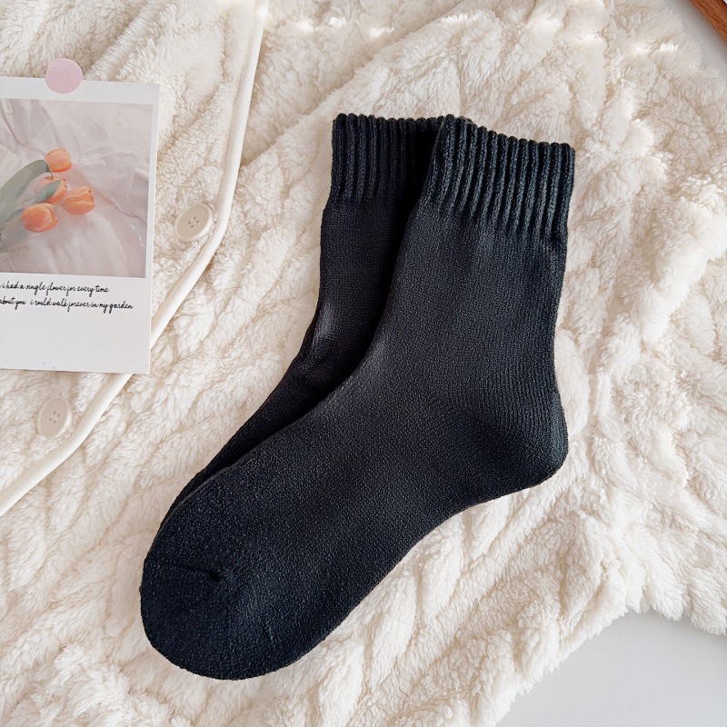 カシミヤの靴下の女性の月子の靴下の産後の秋冬の中で靴下とベルベットの厚い睡眠の靴下のぬいぐるみの保温のウールの靴下