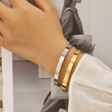 亚马逊热销款饰品INS风不锈钢手镯 简约百搭四叶花钛钢卡扣手镯女