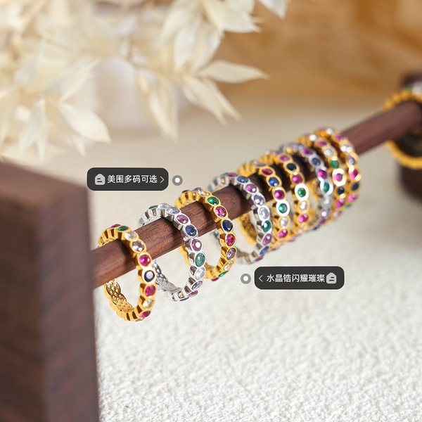 Fashionable ring with zircon