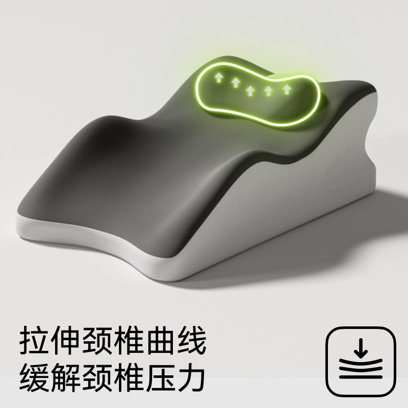 ベッドの上で寝て枕をしてベッドの神器の多機能の腹臥位の枕をして寝ています。|undefined