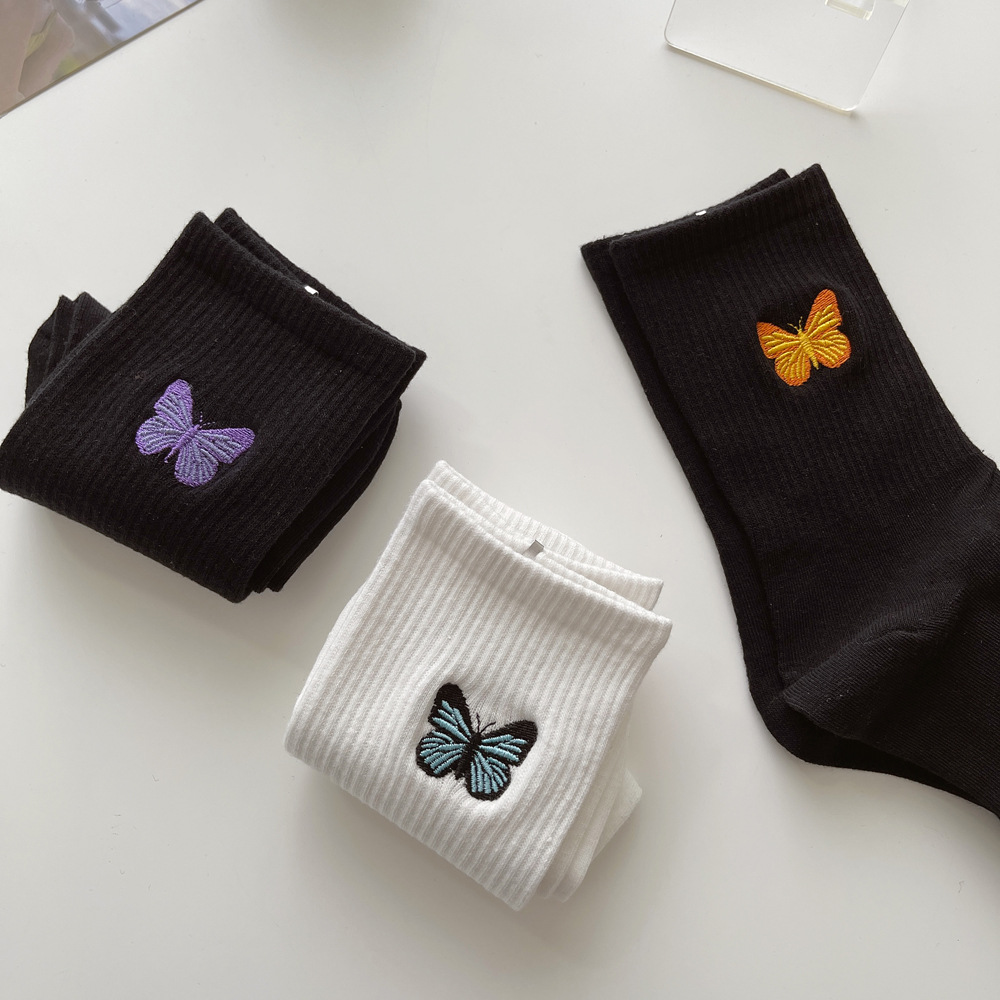 Women's Casual Butterfly Cotton Crew Socks A Pair display picture 10