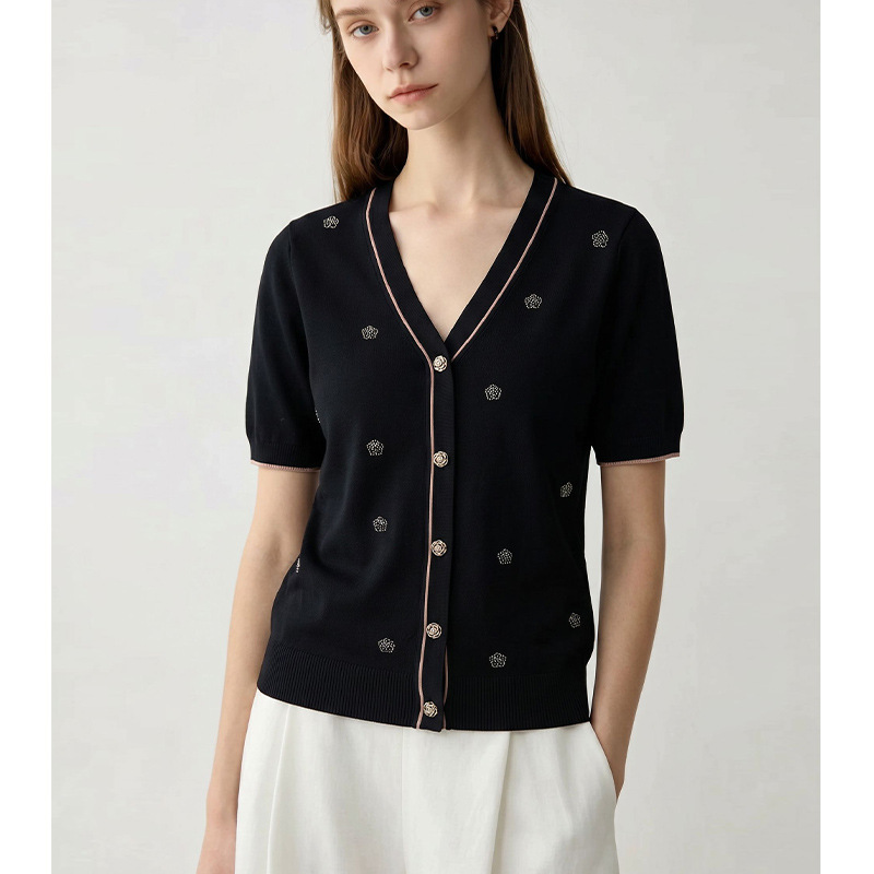 Minimalist Luxury Chanel-Style V-Neck Pink Trim Beaded Camellia Short-Sleeve Knit Top, Slimming and Sophisticated Minimalist Luxury Chanel-Style V-Neck Pink Trim Beaded Camellia Short-Sleeve Knit Top, Slimming and Sophisticated