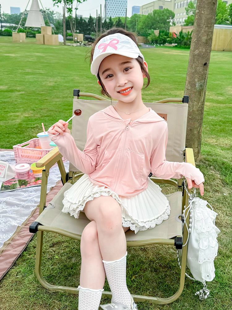 Ropa de protección solar de seda de hielo con capucha para niñas verano 2025 nuevo estilo para niños chaqueta de protección solar de verano de protección UV delgada para niños