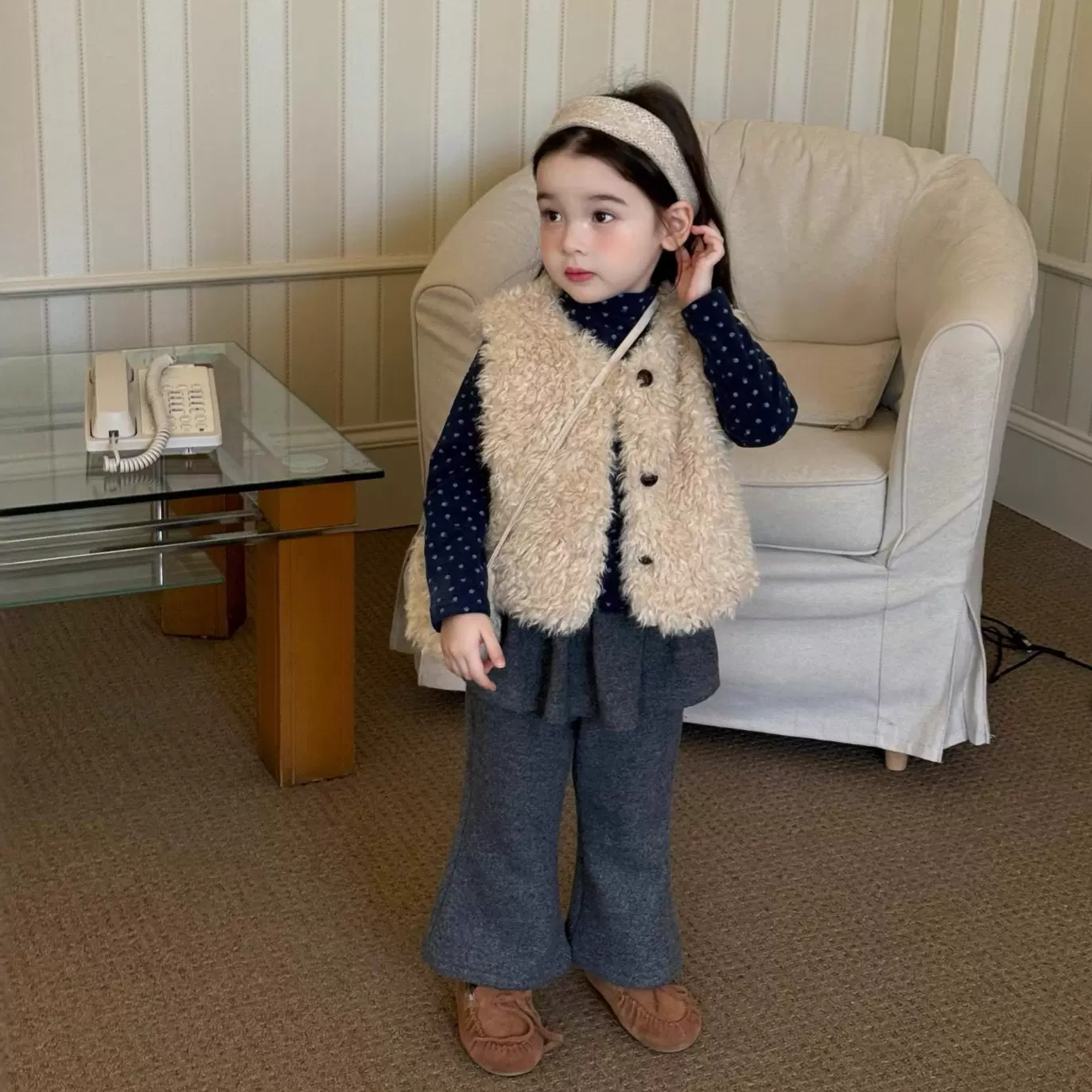 女童冬季加厚毛马甲25新款可爱百搭带包包毛毛衣女宝宝羊羔毛背心