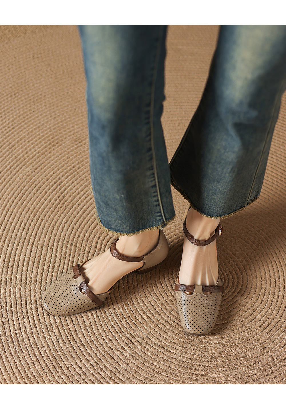 Sandal nữ da cừu mũi kín gót vuông quai ngang khóa một chữ — màu trắng ngà chi tiết 1