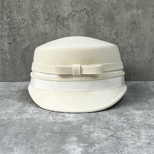 Nice and stylish winter riding hat for ladies, featuring a bow tie and color-matching design, inspired by the Korean style, made of wool felt, and presented as a gift.
