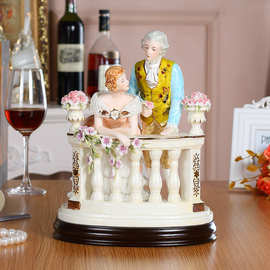 英国陶瓷瓷偶创意结婚礼物摆件情侣欧式奢华人物摆件高档别墅客厅
