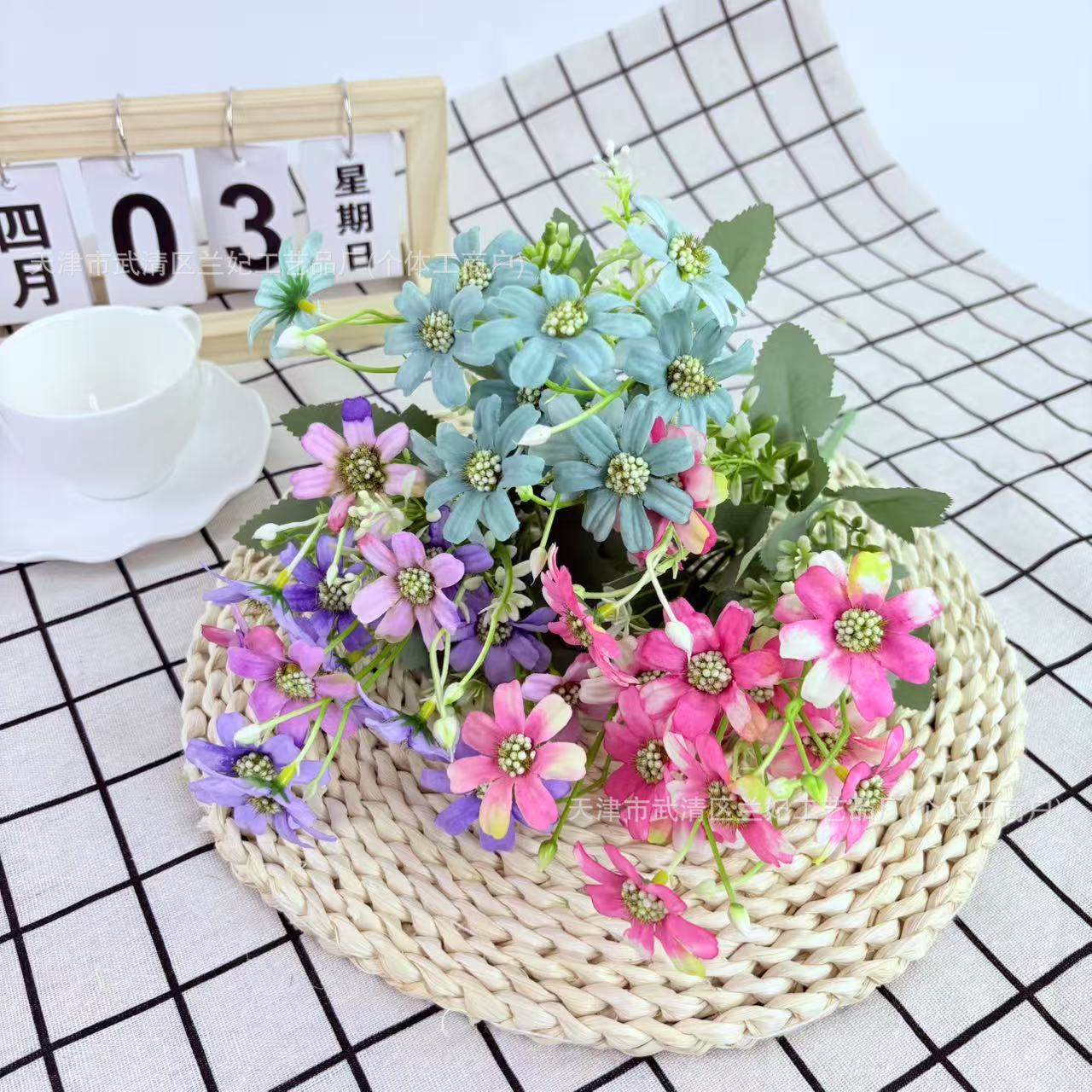 Revêtement simulé de chrysanthèmes heureux, petites fleurs, vent, chrysanthème sauvage, vent, guirlande décorative, linteaux de porte, compositions florales