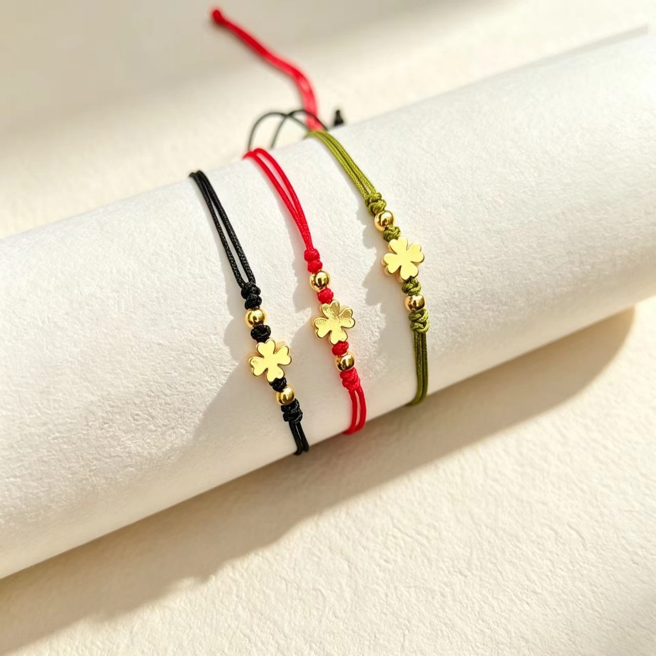 Foreign trade European and American four-leaf clover copper bead handmade braided bracelet, elegant and versatile, a personal gift for friends and couples