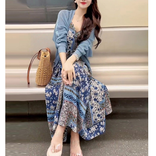 Small 2024 Spring and Summer Fashion Beautiful Suit Long Dress Women's Fashion Blue Knitted Shirt Tea Break French Dress