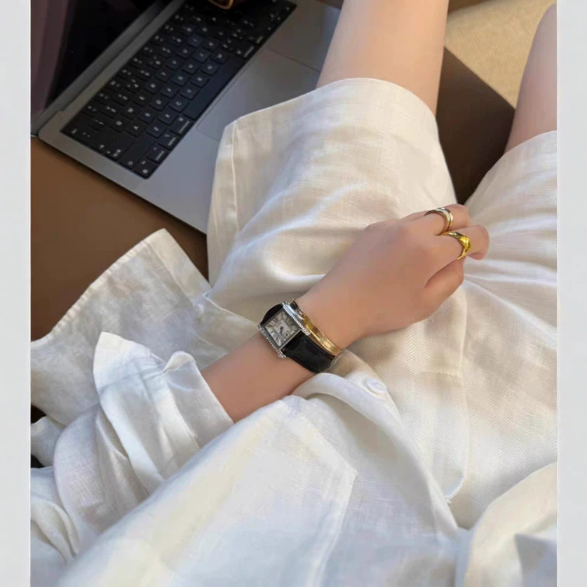 Quần short nữ cạp cao chất liệu linen phong cách thời trang khí chất — màu trắng