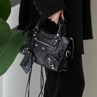 25 new style Le city women's motorcycle bag, cool girl retro rivet bag, oil wax leather hand-held crossbody bag
