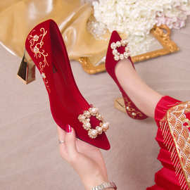 尖头婚鞋秋季女2021年新款秀禾婚纱两穿高跟不累脚红色中式新娘鞋