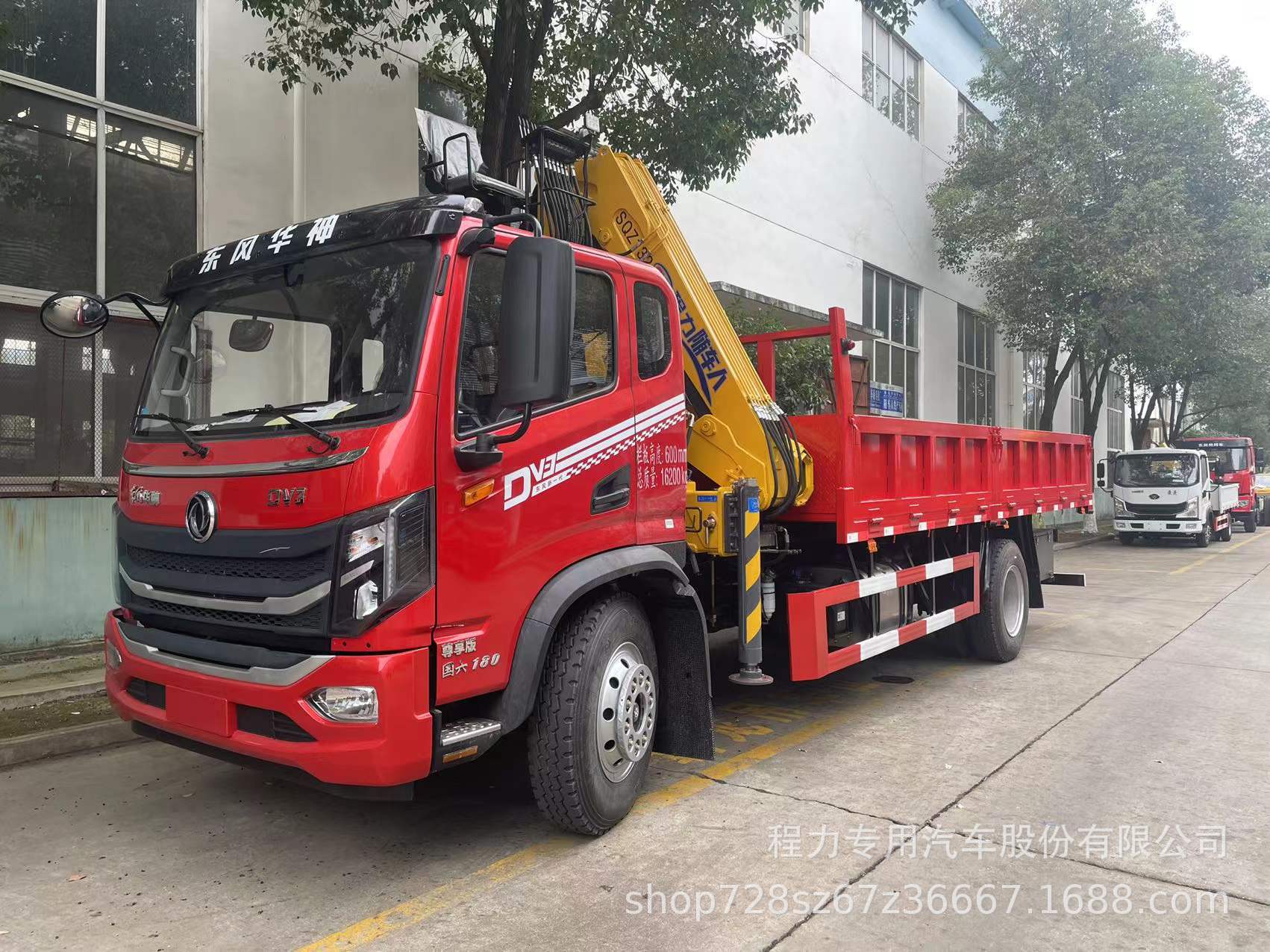 東風(fēng)折臂隨車吊 (4)