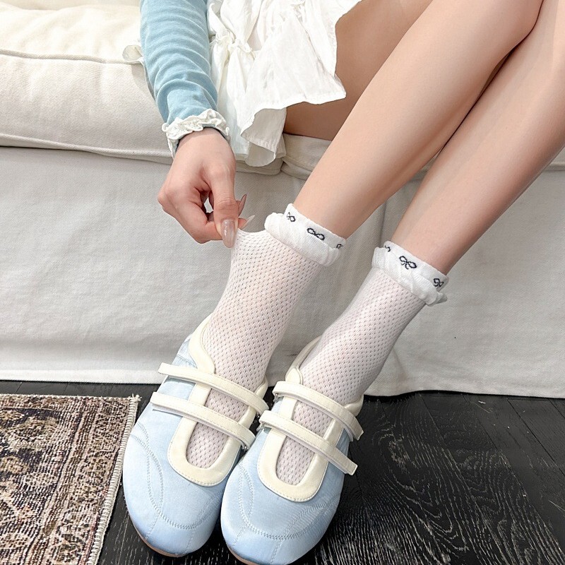 Seamless lace ruffle socks, Korean style, color-blocking, frilly mid-calf socks, Japanese JK ballet style, navy blue socks Seamless lace ruffle socks, Korean style, color-blocking, frilly mid-calf socks, Japanese JK ballet style, navy blue socks