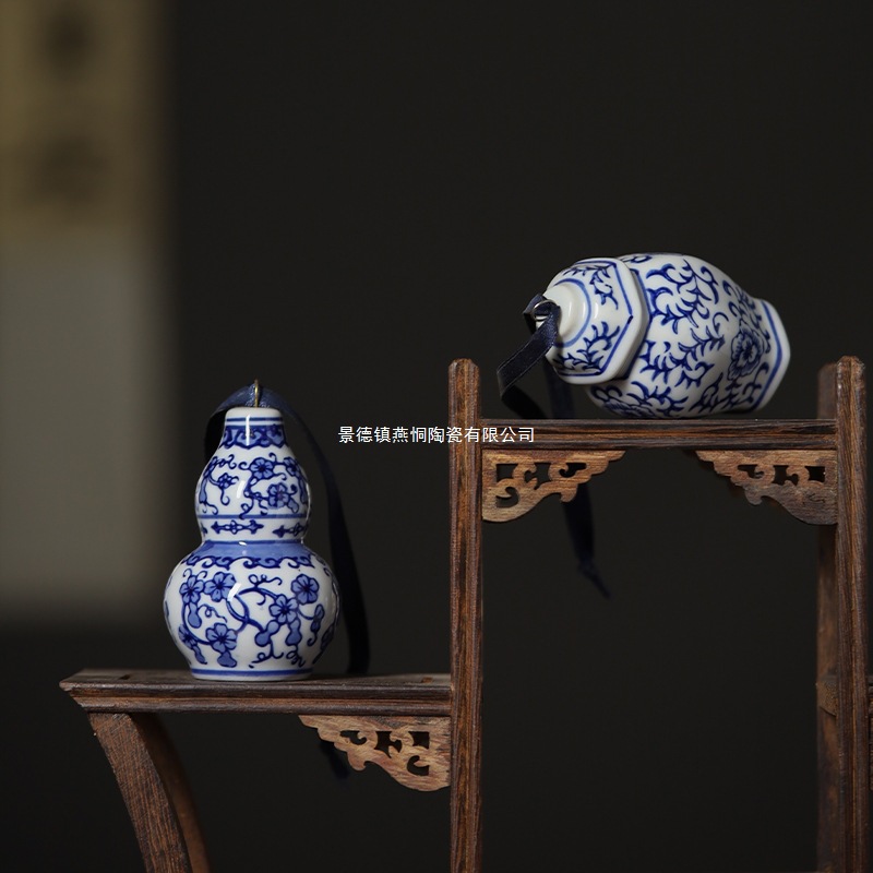 Jingdezhen Blue and White Porcelain Ceramic Vase Small General Jar Mini Creative Christmas Small Hanging Bottle Bogu Rack Desktop Decoration