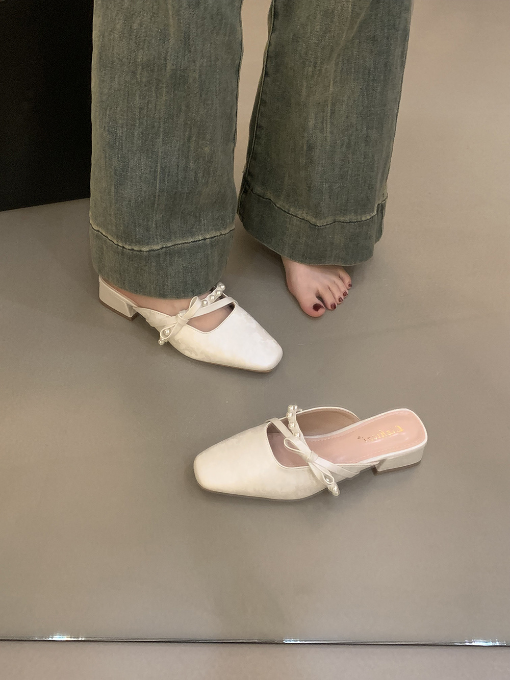 2025 New Summer Women's Closed-Toe Sandals Fashionable Versatile Daily Commute High-End Half Slippers Square Toe_vogvips.com