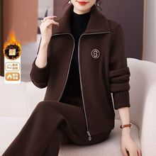 中年妈妈装外套2025新款秋冬中老年女装运动服套装加绒加厚两件套