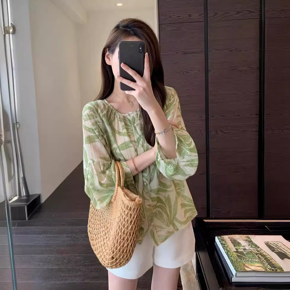 AMR UU 신선한 녹색과 흰색 높은 수준의 감각 느슨한 랜턴 슬리브 인쇄 썬 스크린 셔츠 봄 및 여름 새