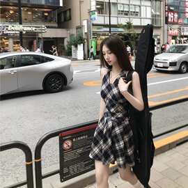 【原版做法】法式v领挂脖格子连衣裙女夏季新款气质修身小个子短