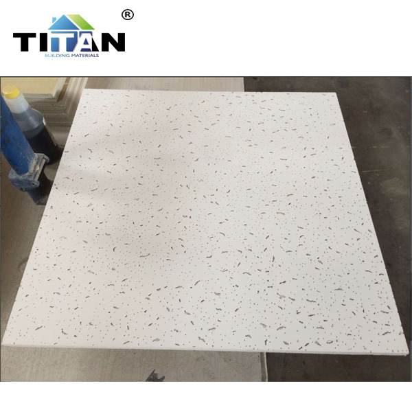 Techo laminado Techo Tablero absorbente de sonido de lana mineral ignífugo Material de aislamiento acústico del hospital Tablero de lana mineral laminado 600*600