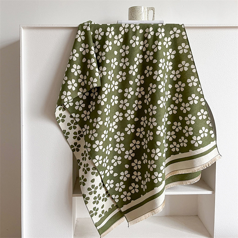 Damen 2023 Neue koreanische Ausgabe Vielseitiger modischer schwarz-weißer Kaschmir-Studentenschal mit warmem Winter_voghion.com