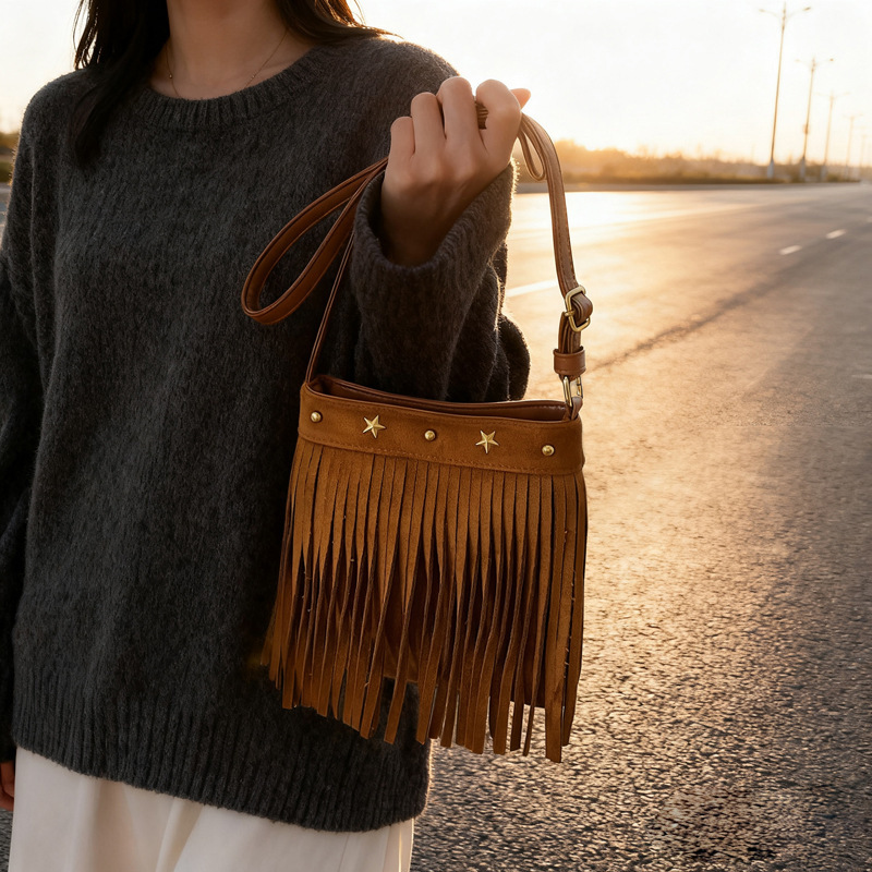 Bags Retro Personalized Tassel Crossbody Bag 2025 Winter Versatile Rivet Shoulder Bag Bohemian Style Small Bag
