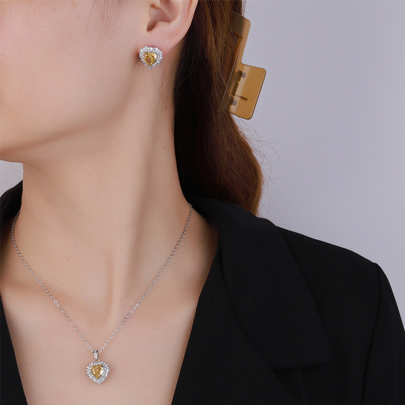 2024 nueva joyería Zhuang Shengsheng, fondo de cobre chapado en oro, diamante de alto carbono, flor de hielo, traje de temperamento cortado, piedra principal 8*8