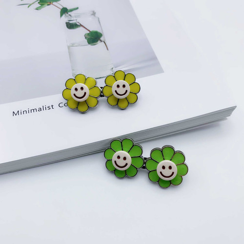 Kids waist adjustment buckle flat smile sunflower snap-on jeans waist size reduction removable nail-free fastening buckle