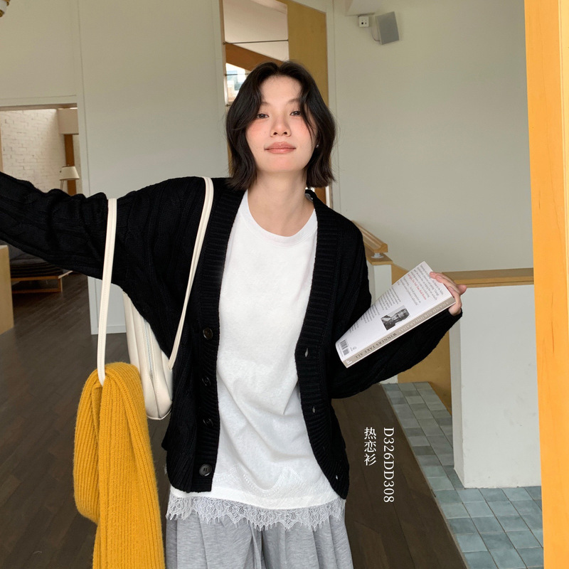 Korean-style round-neck long-sleeve T-shirt for women with lace-trimmed hem, loose-fitting base shirt, versatile casual top Korean-style round-neck long-sleeve T-shirt for women with lace-trimmed hem, loose-fitting base shirt, versatile casual top