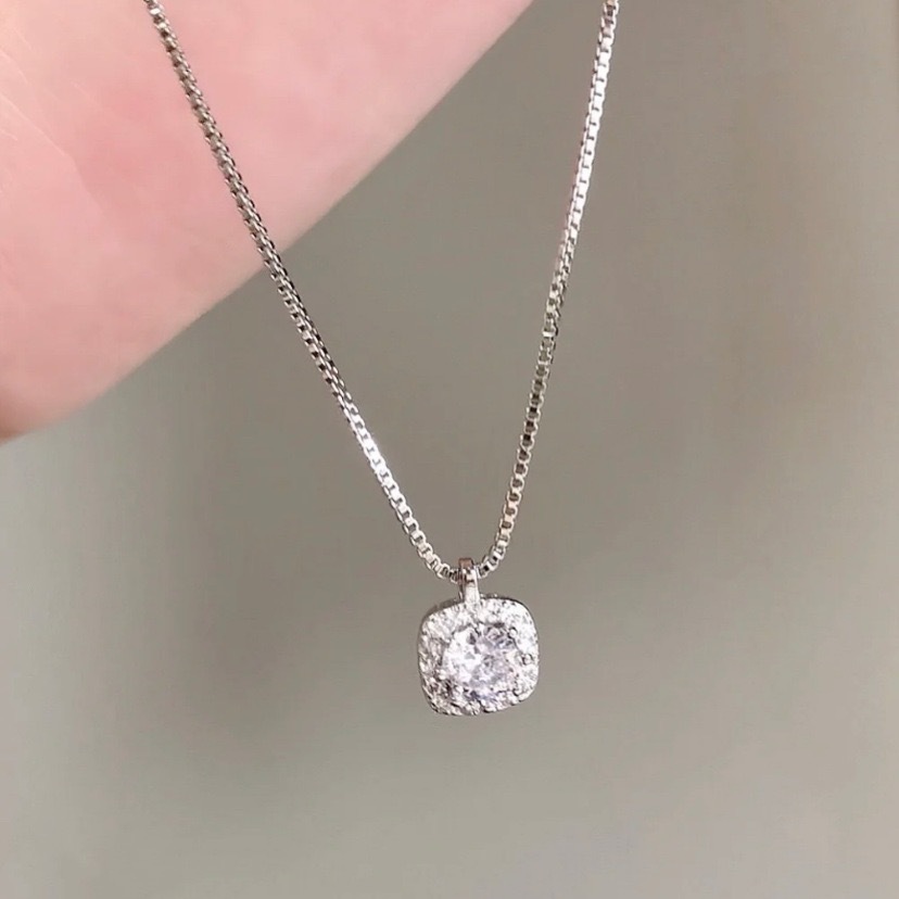Small Cube Necklace for Women, Trendy and Versatile, Tiktok Style Square Chain with Full Diamond Zircon Pendant