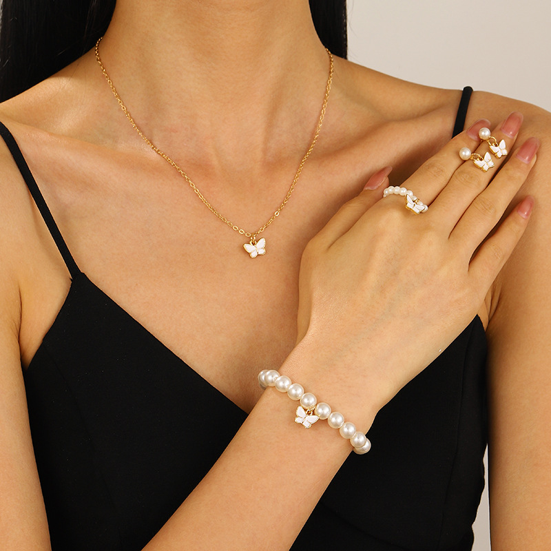 Nuevo diamante transfronterizo mariposa amor joyería traje ins estilo europeo y americano diseño creativo collar en forma de corazón conjunto de cuatro piezas