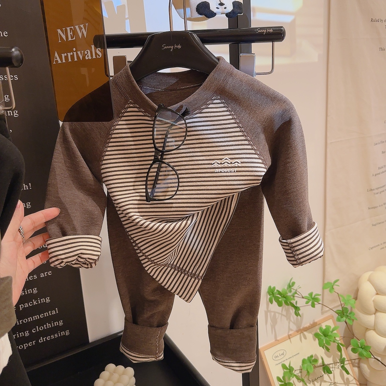 Niños con ropa doméstica nuevos niños calentados lana seda niñas pijamas gruesas chaquetas de terciopelo de otoño pantalones de otoño ropa infantil