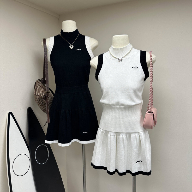25-Year Summer New Style Chanel Logo Knit Sleeveless Pullover Vest + Slimming Versatile Two-Piece Skirt Set 25-Year Summer New Style Chanel Logo Knit Sleeveless Pullover Vest + Slimming Versatile Two-Piece Skirt Set