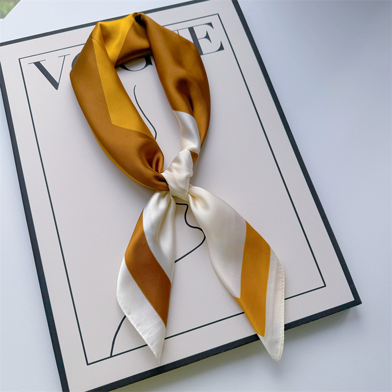Primavera y verano nueva bufandas de impresión de letras de satén 70 × 70 bufandas de seda pequeñas bufandas cuadradas de alta calidad bufandas de estilo francés