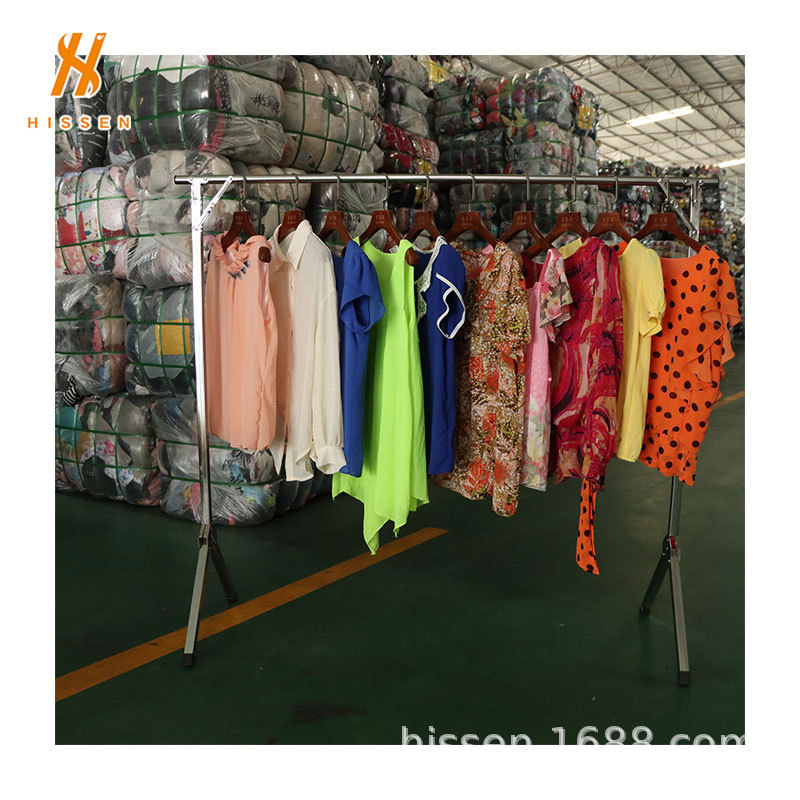 二手衣服批发二手夏季丝绸上衣used silkclothes基里巴斯外贸出口