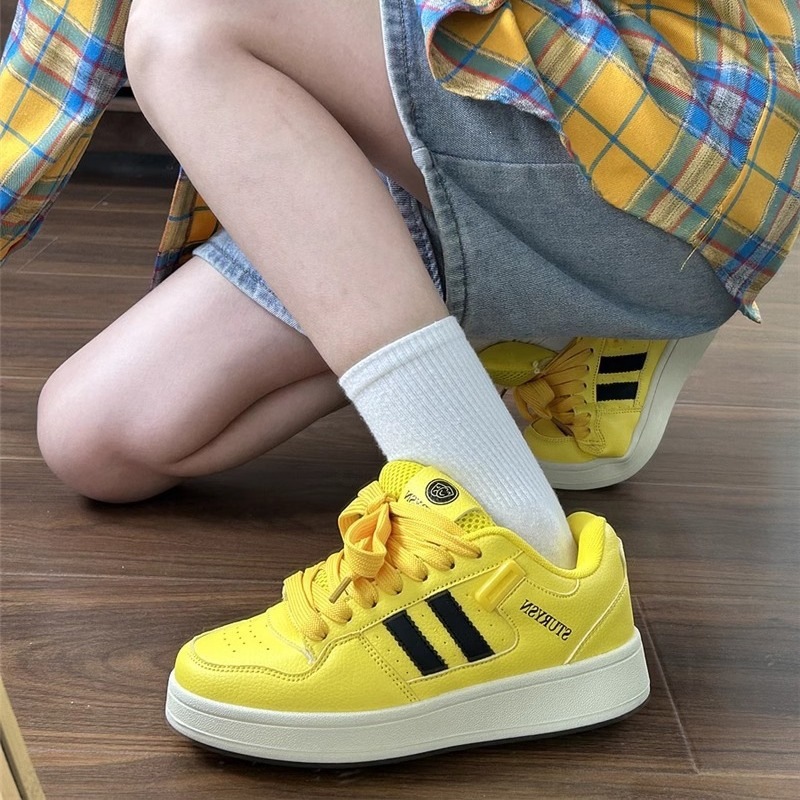 Zapatos de pan de grasa amarillo del campus 2026 otoño universal zapatos deportivos casuales de patineta de malla transpirable