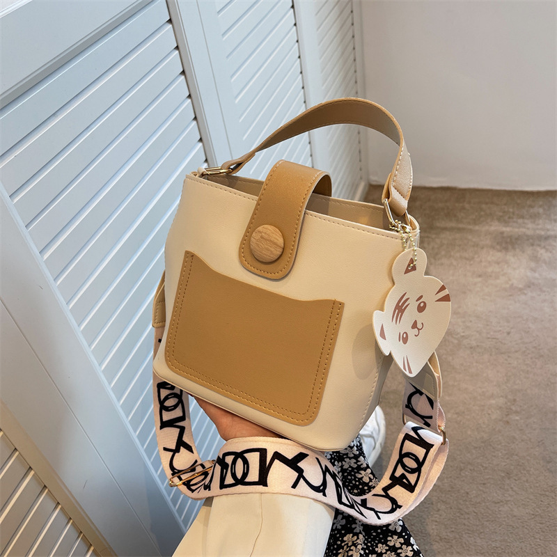 Summer Internet Celebrity Contrast Small Bag 2022 New Fashion Wide Shoulder Strap Women's Bag Single Shoulder Crossbody Bag Simple