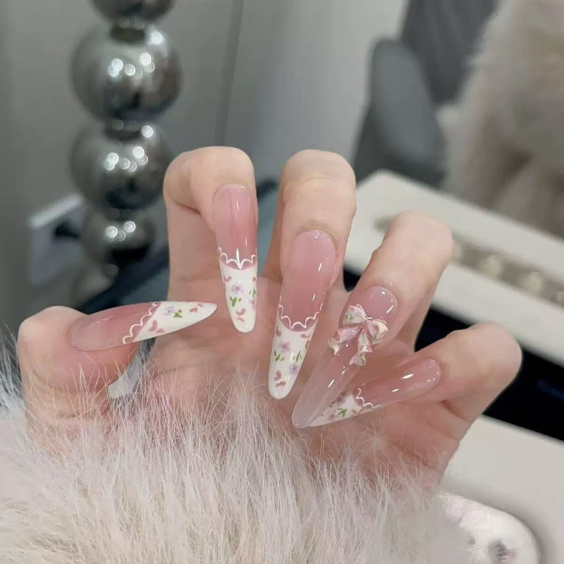 Cream Floral French Manicure, Removable Nail Pieces, Finished Nail Patches, Wearable Nails, Brightening Effect, Sweet Floral Style