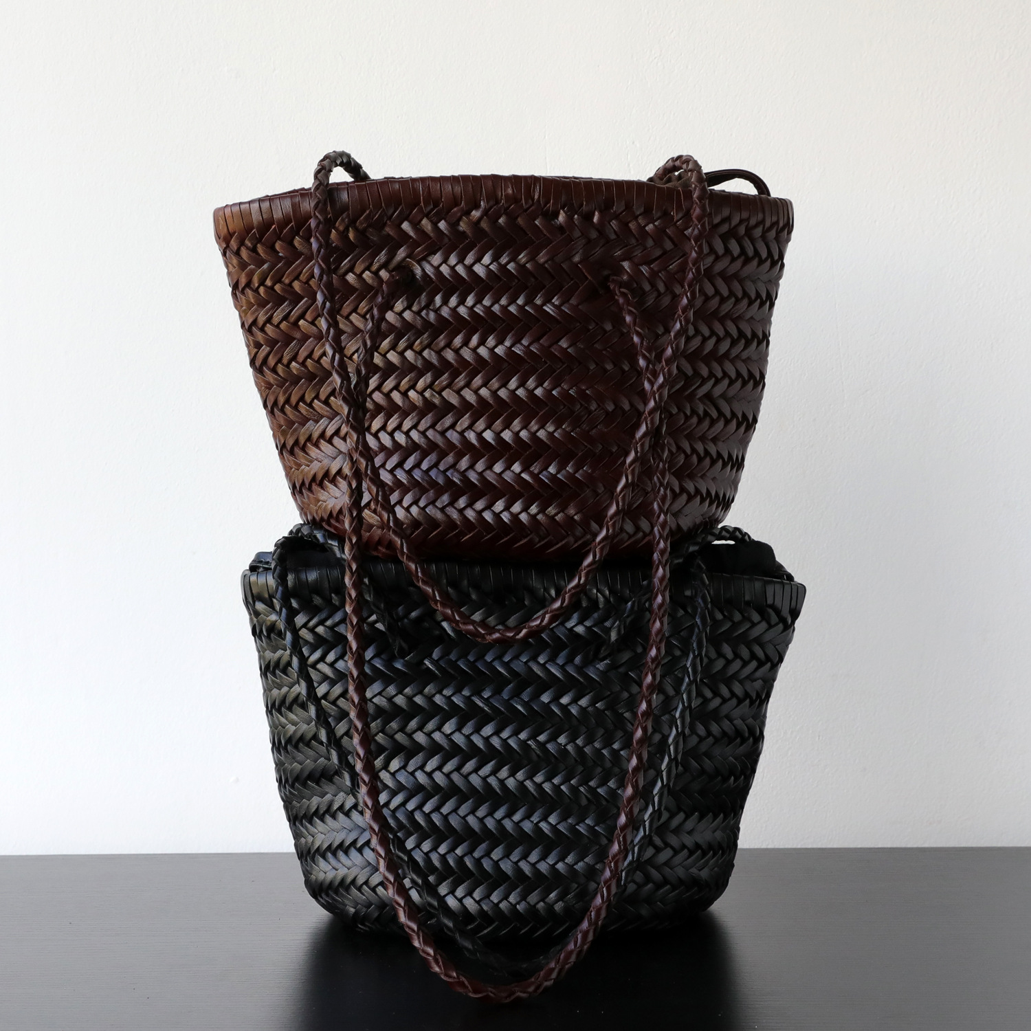 Niche Luxury French Vintage Top Grain Cowhide Hand-Woven Basket Bag Genuine Leather Underarm Bucket Bag For Women - Thumbnail 3