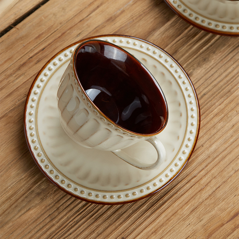 Estilo europeo de cerámica taza de café y platillo combinación ins estilo retro alivio Taza de lujo luz hogar creativo traje de té de la tarde