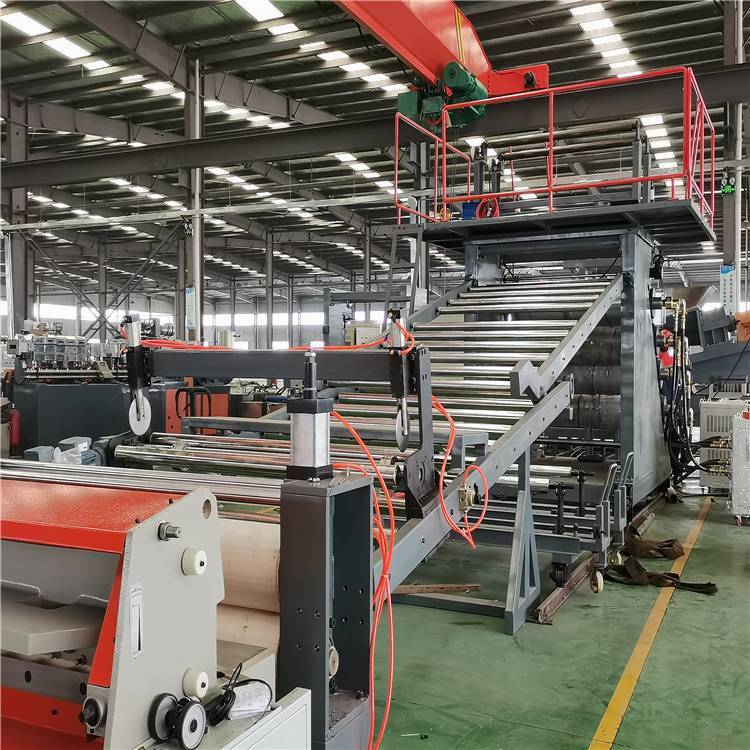 环保预制型塑胶跑道设备工厂,预制橡胶卷材跑道挤出机