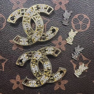 �����ӡ�M�С���L�߰汾�p��ĸ�������r�з��߹�����¿����