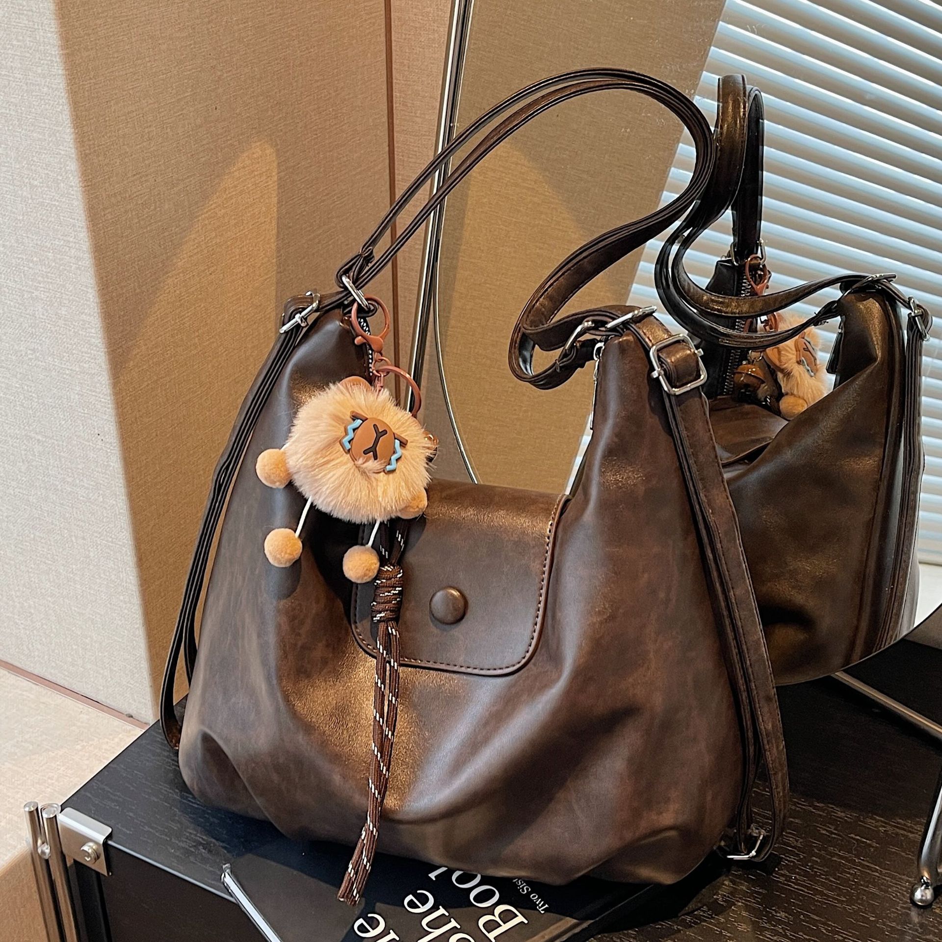 Tote de mujer 2025 nueva mochila de viaje de gran capacidad nicho de diseño de mochila de hombro mochila de viaje ligera