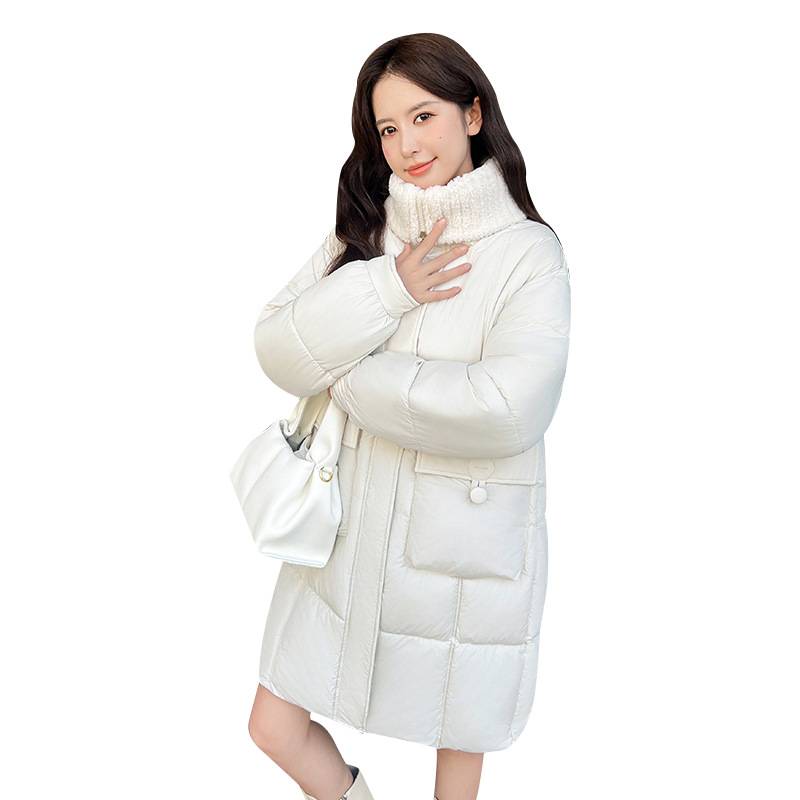 Color sólido nuevo gran chaqueta de plumón 2025 nueva mujer empalmado rollo de cabello largo y largo abrigo universal