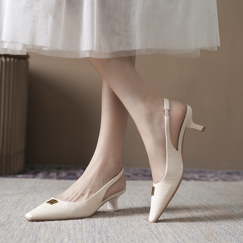Sandal nữ bít mũi hở gót mũi vuông nhỏ vân cá sấu khóa kim loại, gót vuông 3–6 cm — Màu trắng ngà, Màu vàng nhạt, màu đen